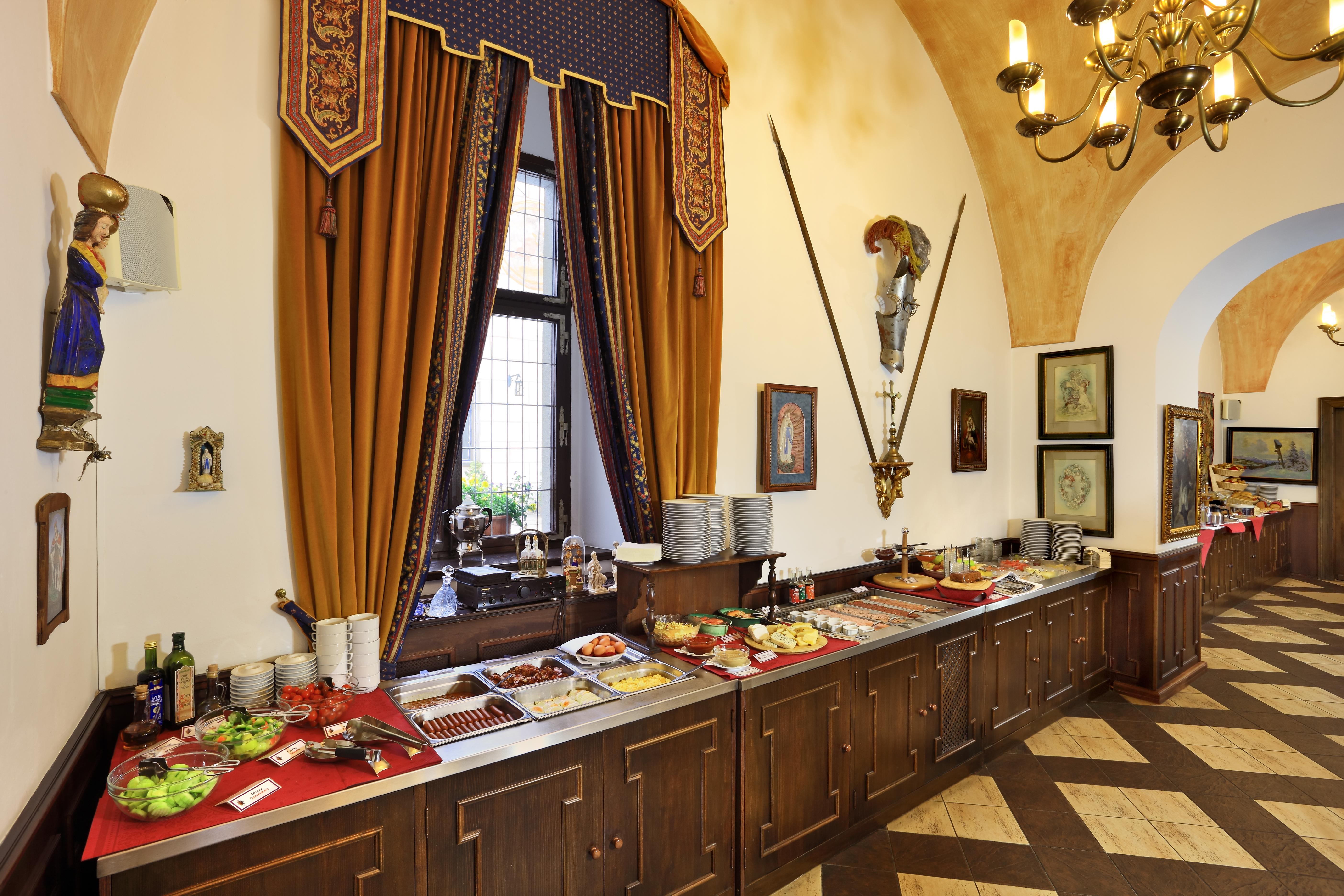 Hotel Ruze Чешки Крумлов Екстериор снимка The buffet at the restaurant