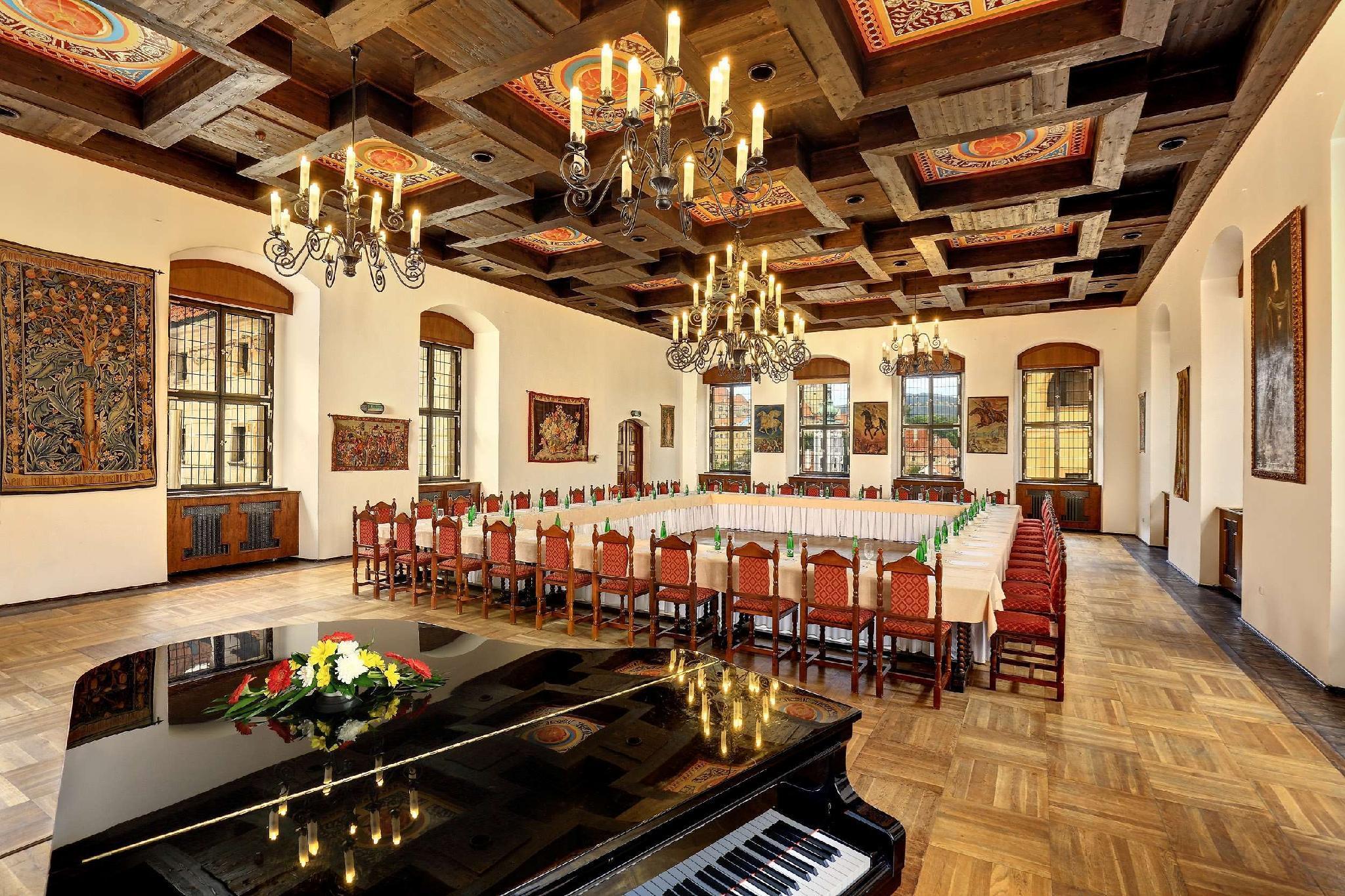 Hotel Ruze Чешки Крумлов Екстериор снимка The ballroom at the San Diego History Center