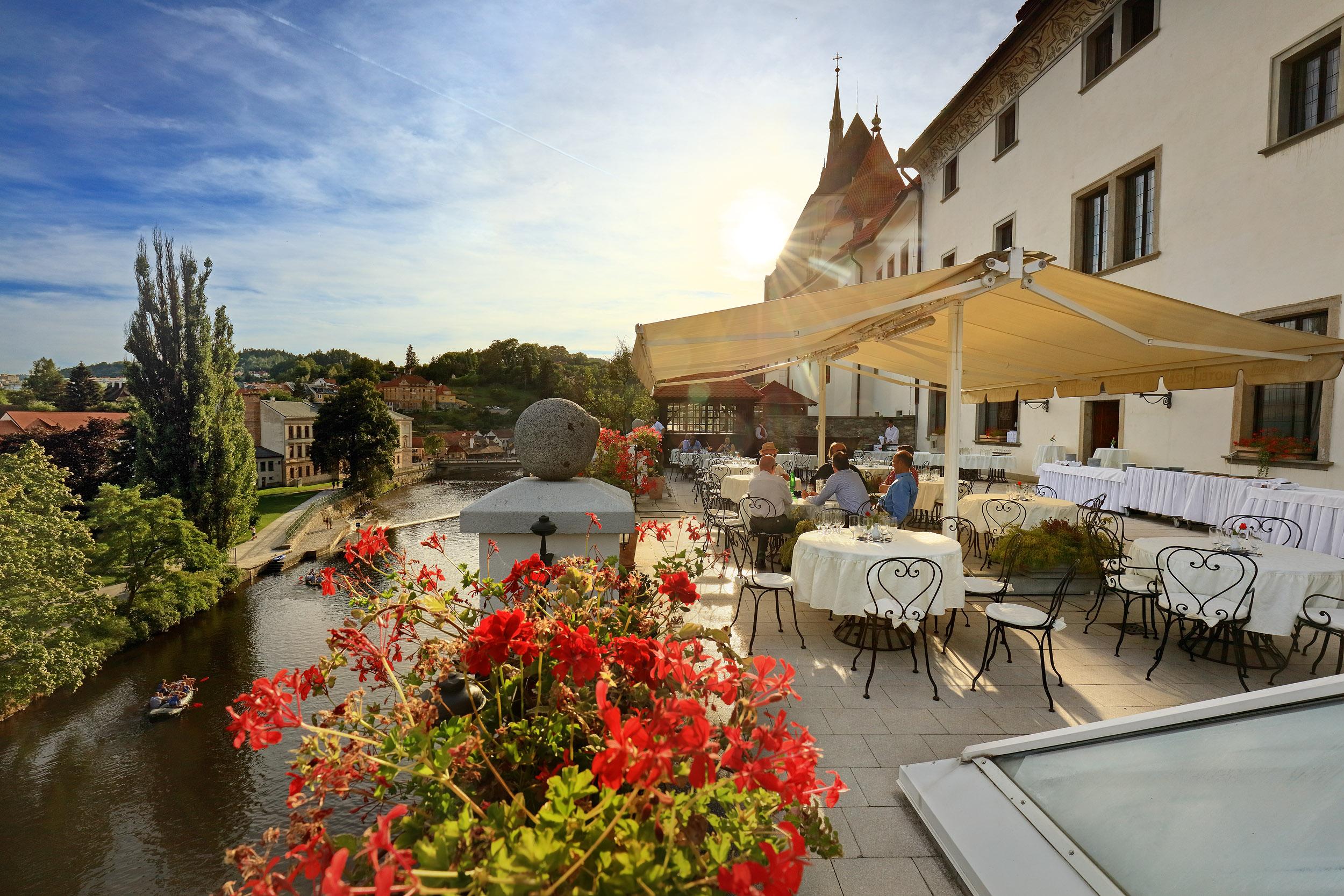 Hotel Ruze Чешки Крумлов Екстериор снимка The hotel's terrace