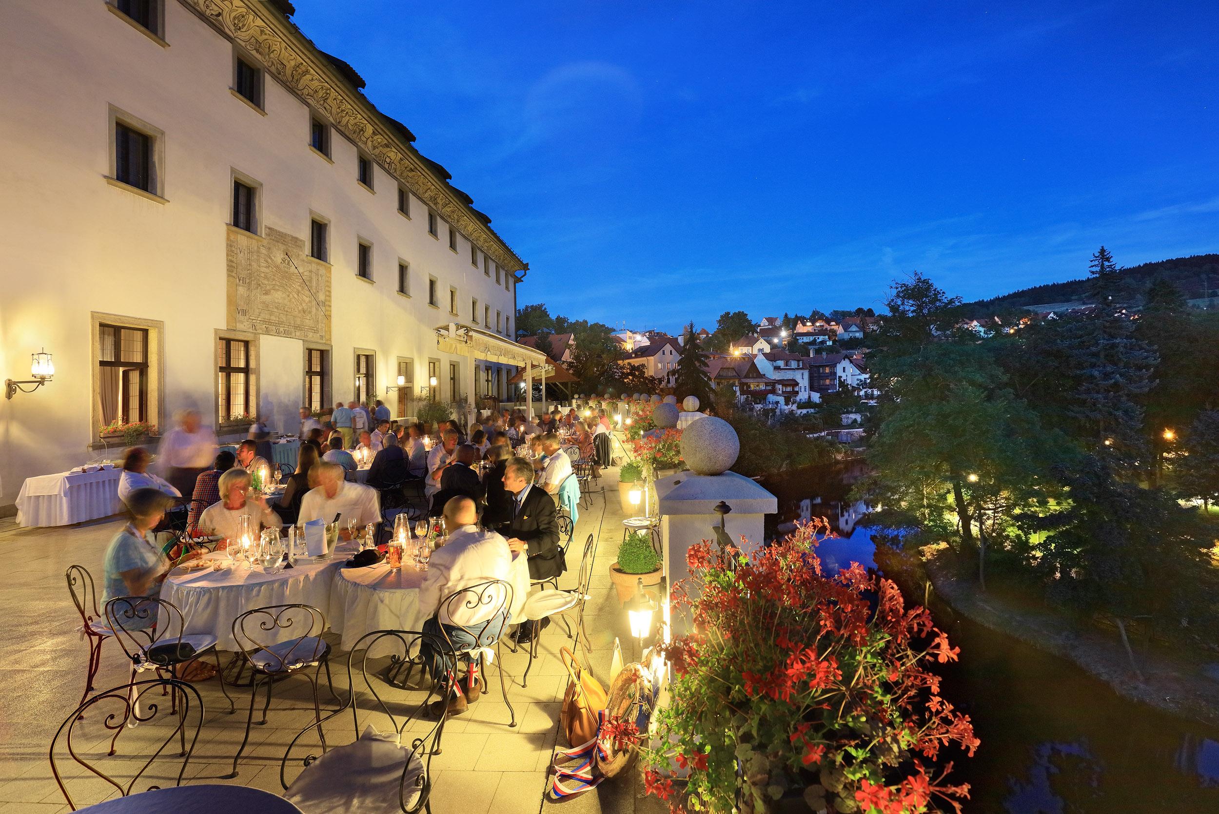 Hotel Ruze Чешки Крумлов Екстериор снимка The terrace of the restaurant