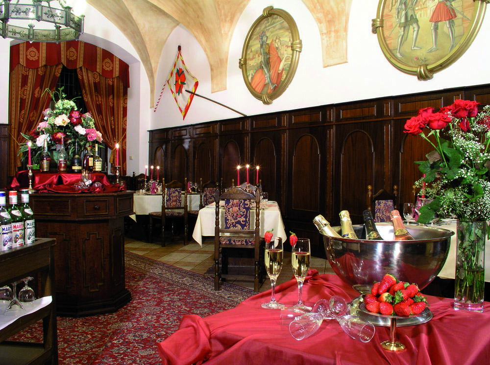 Hotel Ruze Чешки Крумлов Екстериор снимка Restaurant in the castle