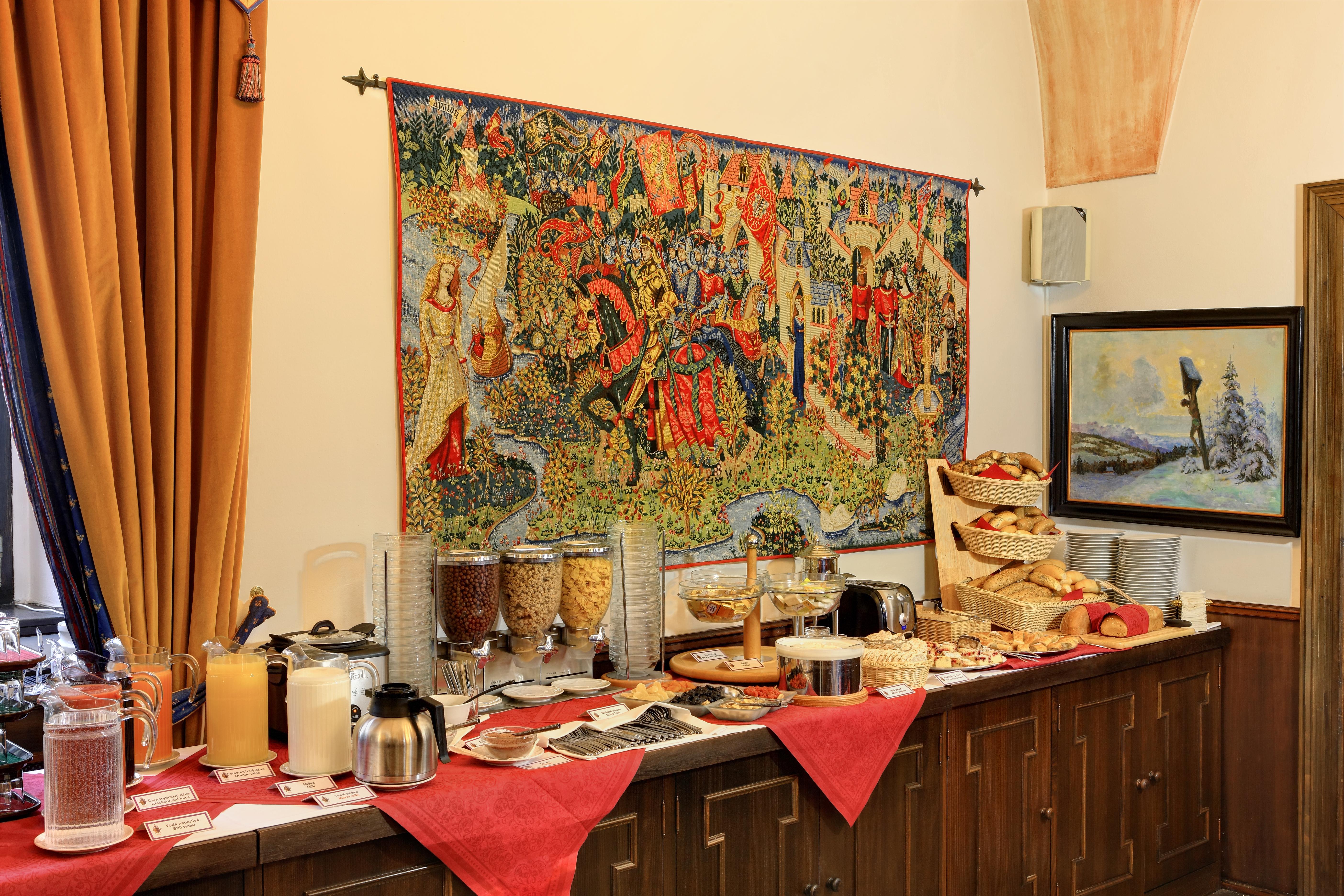 Hotel Ruze Чешки Крумлов Екстериор снимка A typical buffet