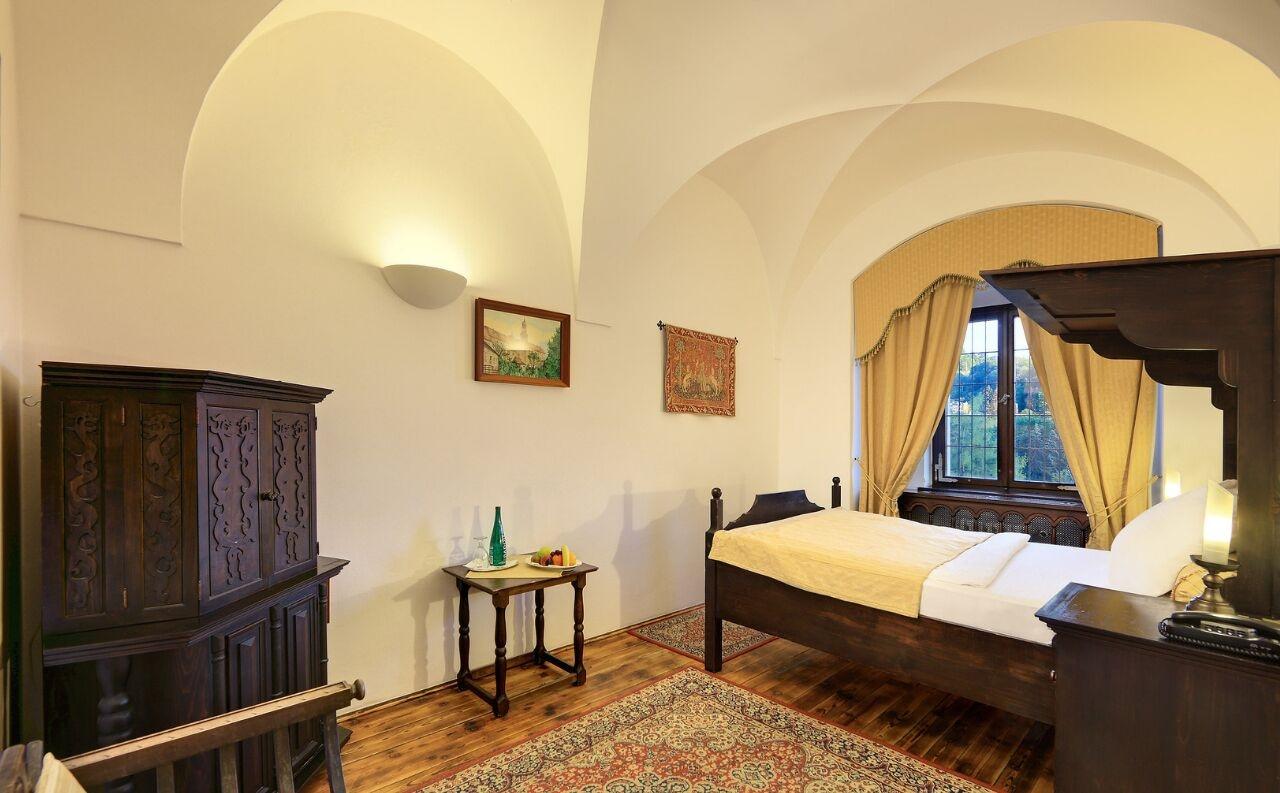 Hotel Ruze Чешки Крумлов Екстериор снимка The room of the castle where the treaty was signed