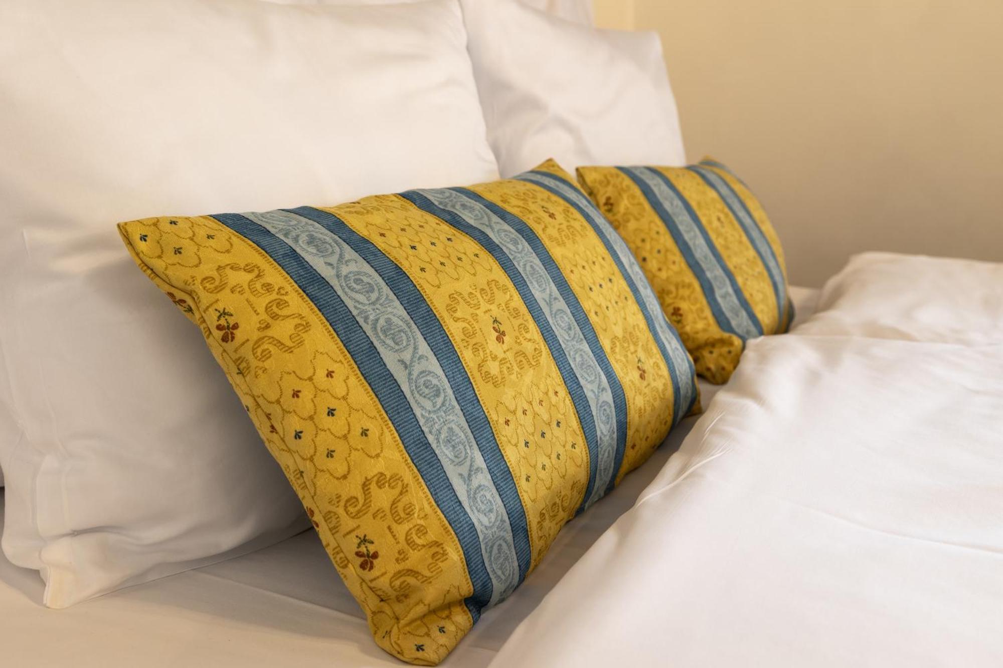 Hotel Ruze Чешки Крумлов Екстериор снимка A decorative pillow