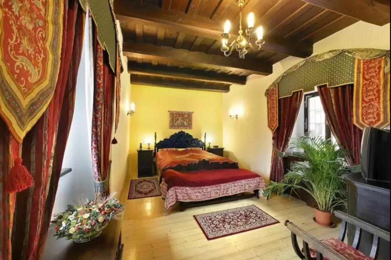 Hotel Ruze Чешки Крумлов Екстериор снимка A bedroom in the hotel