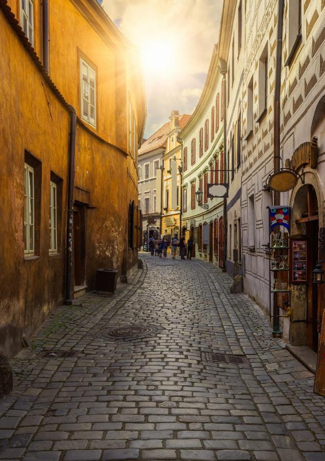 Hotel Ruze Чешки Крумлов Екстериор снимка The narrow streets of the old town